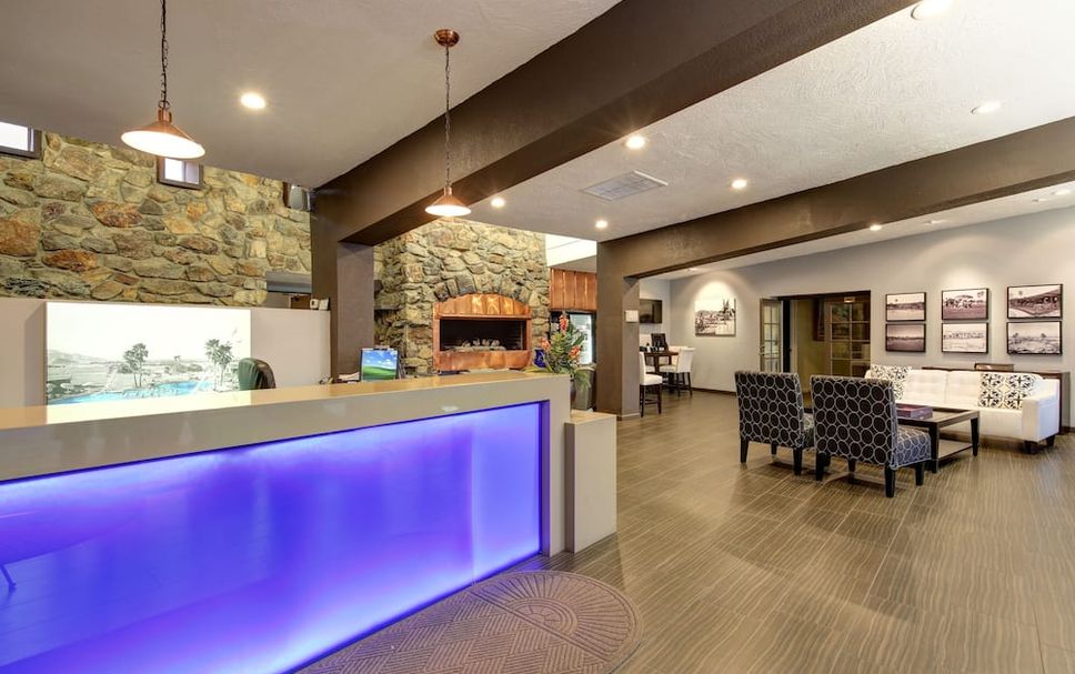 Front desk Photo