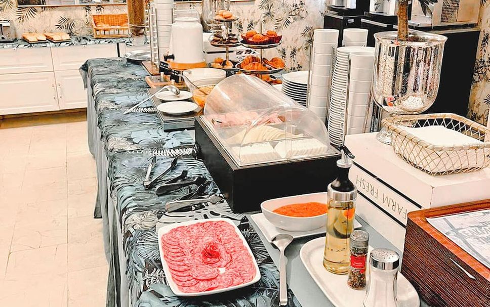 Buffet Photo