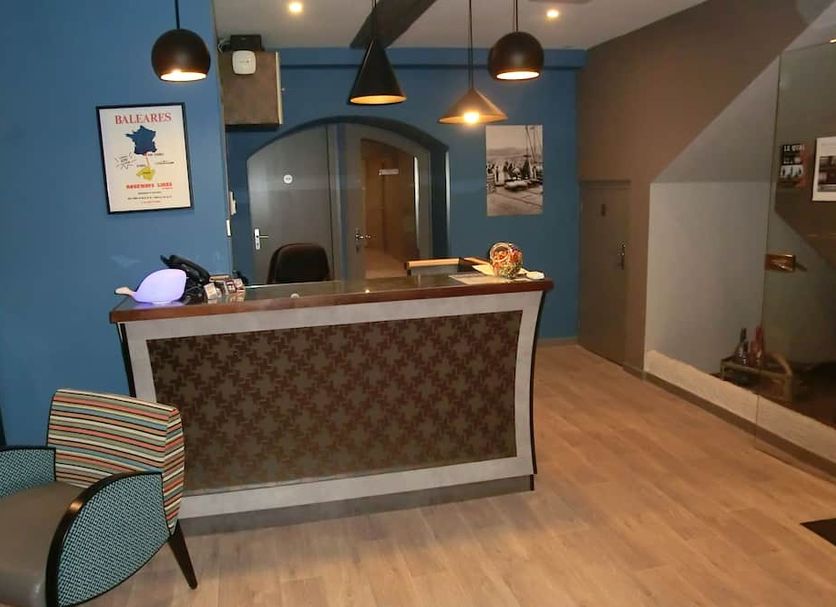 Front desk Photo