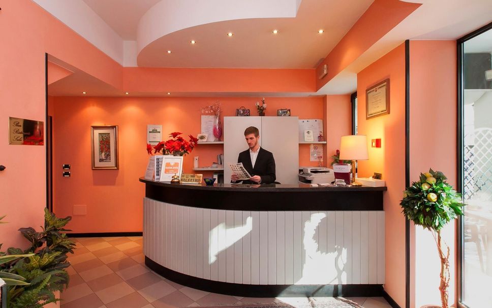 Front desk Photo