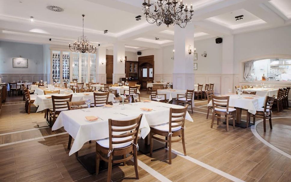 Restaurant Photo