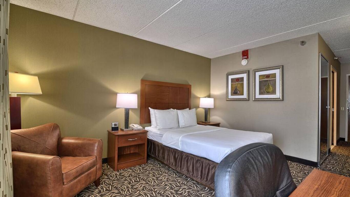 Clarion Inn and Suites - University Area