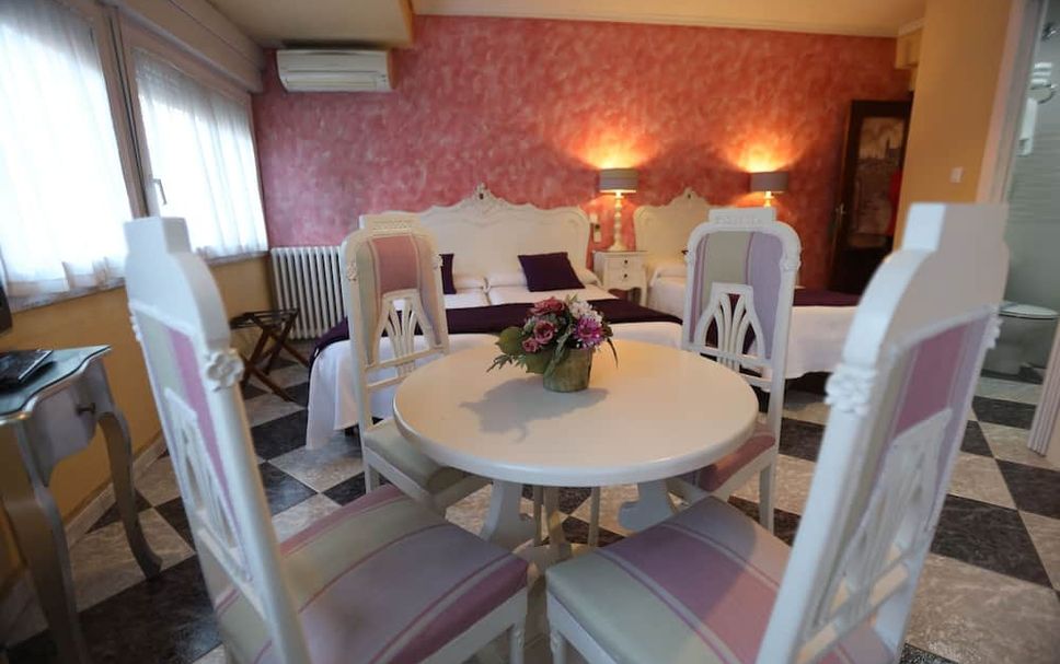 Dining room Photo