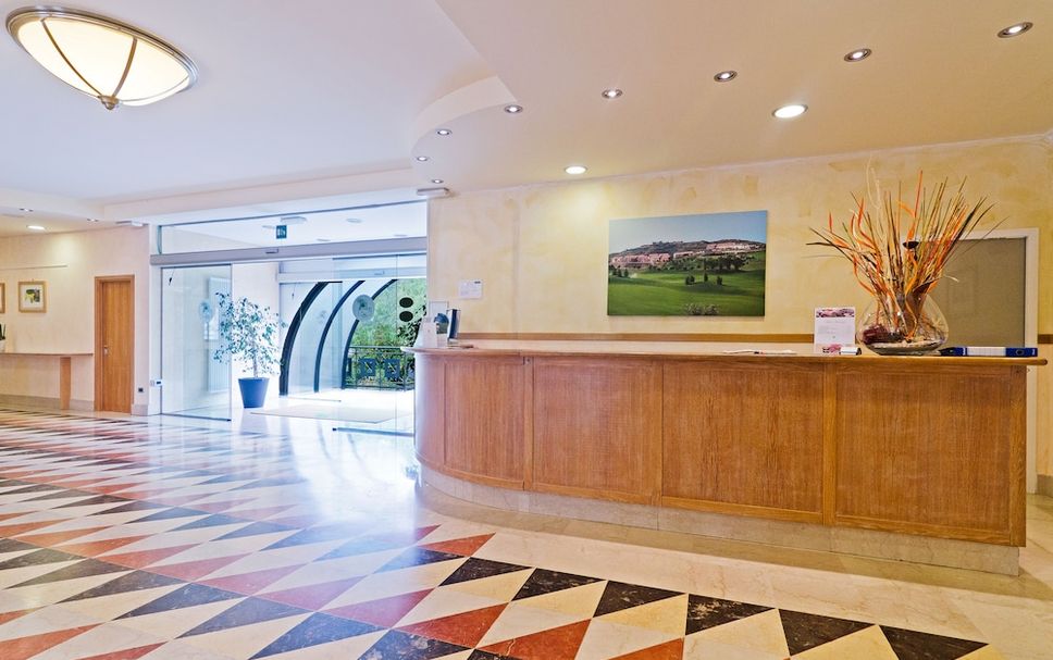 Front desk Photo