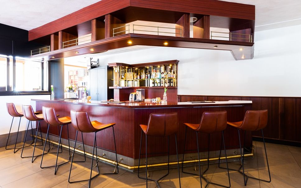 Bar Photo