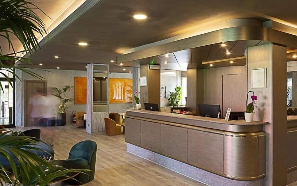 Front desk Photo