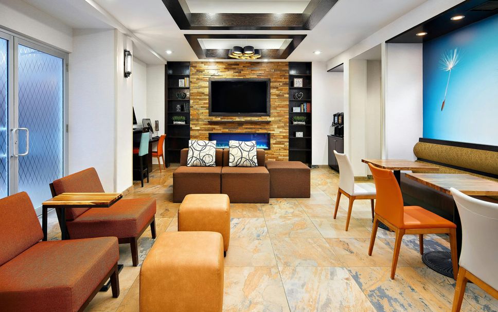 Lounge Photo