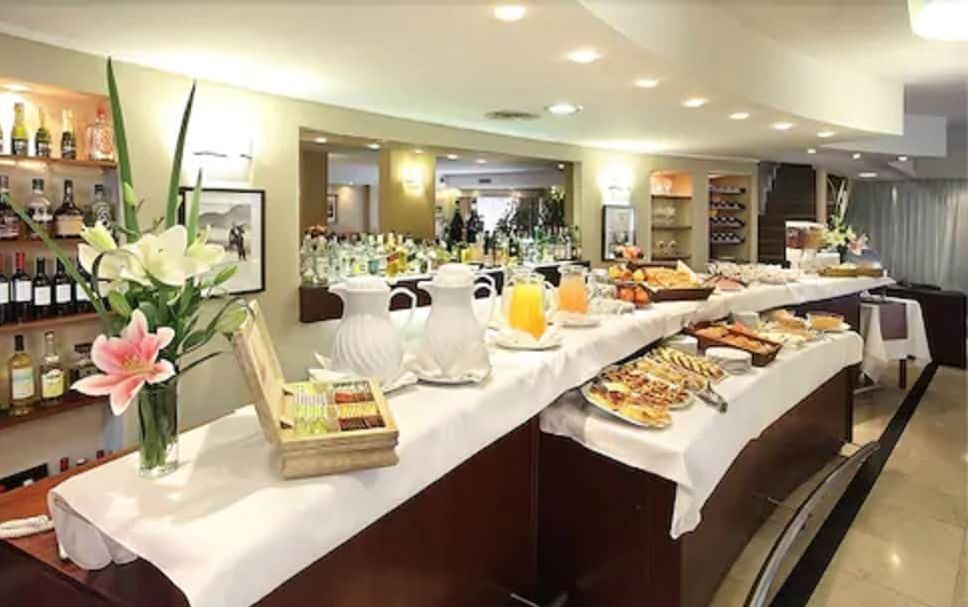 Buffet Photo
