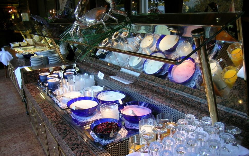 Buffet Photo