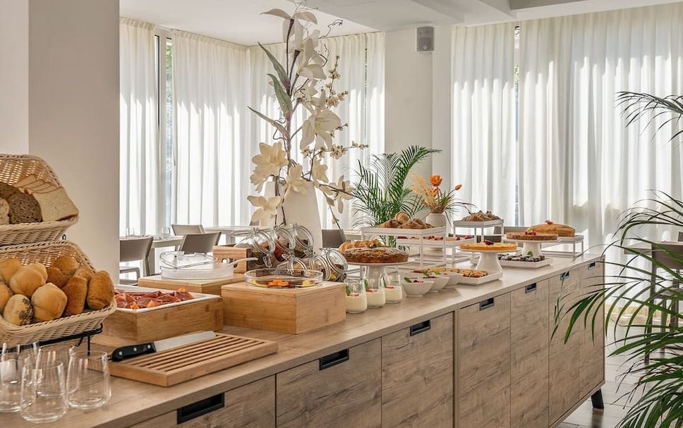 Buffet Photo