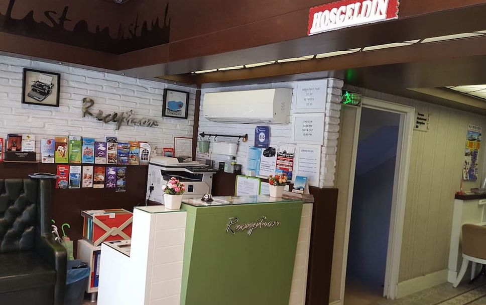 Front desk Photo