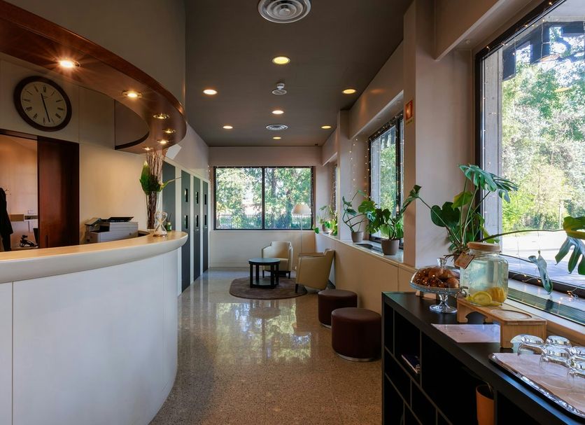 Front desk Photo