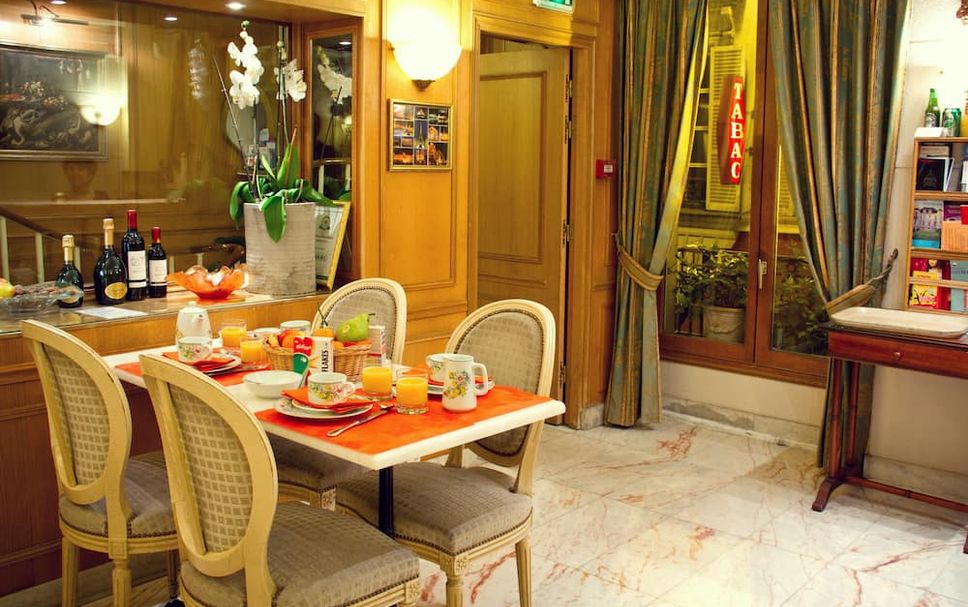 Dining room Photo