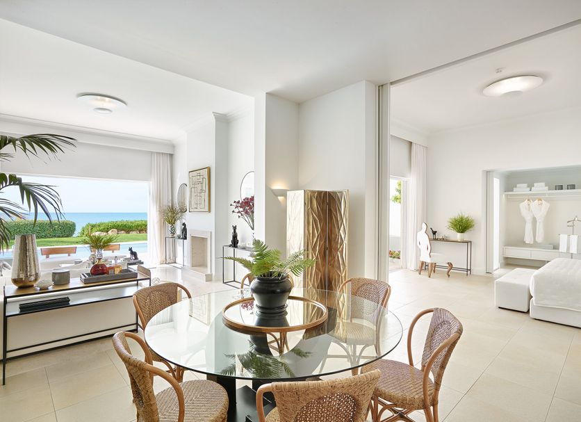 Dining room Photo