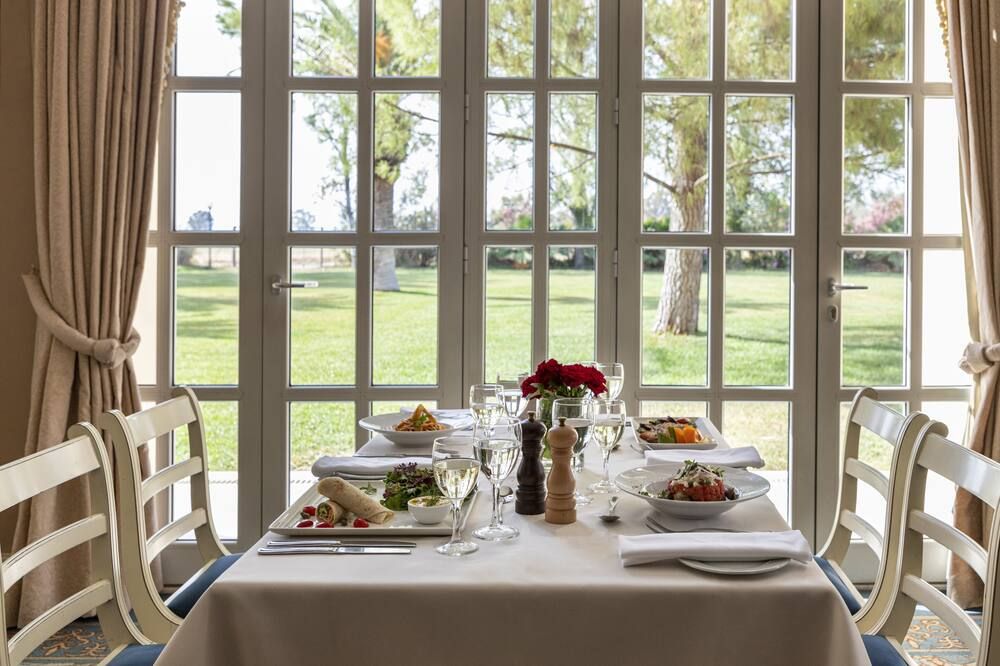 Dining room Photo