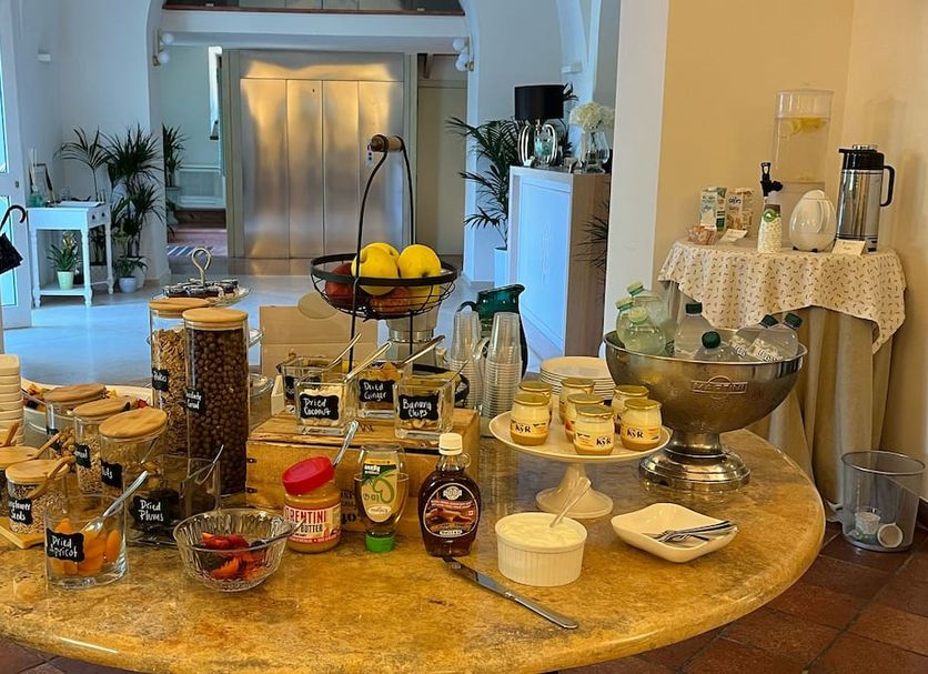Buffet Photo