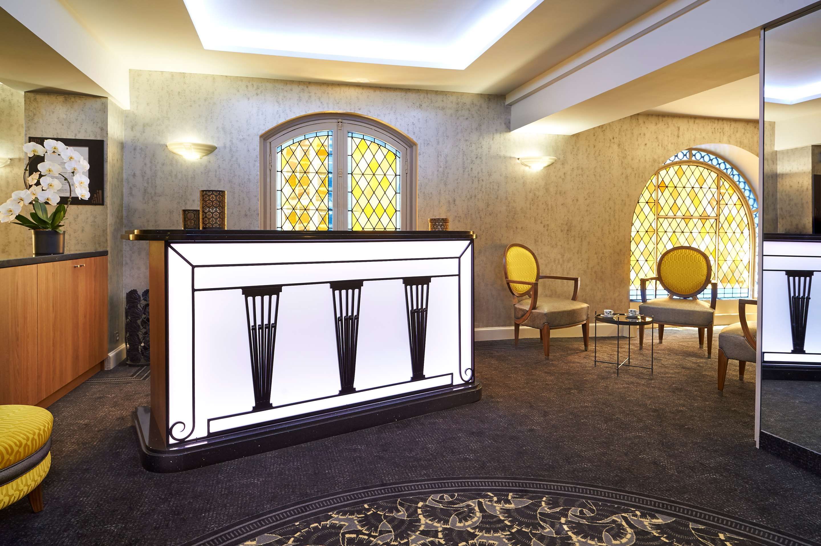 Front desk Photo