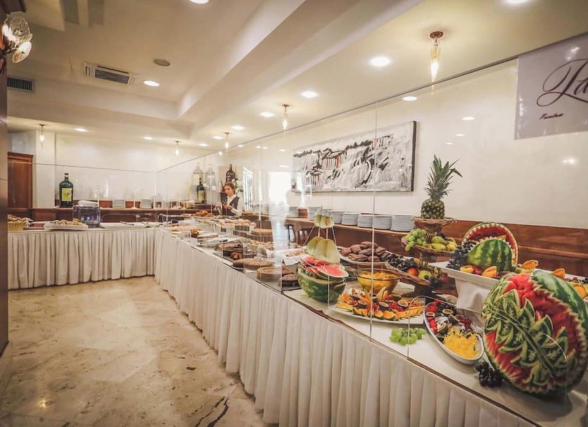 Buffet Photo
