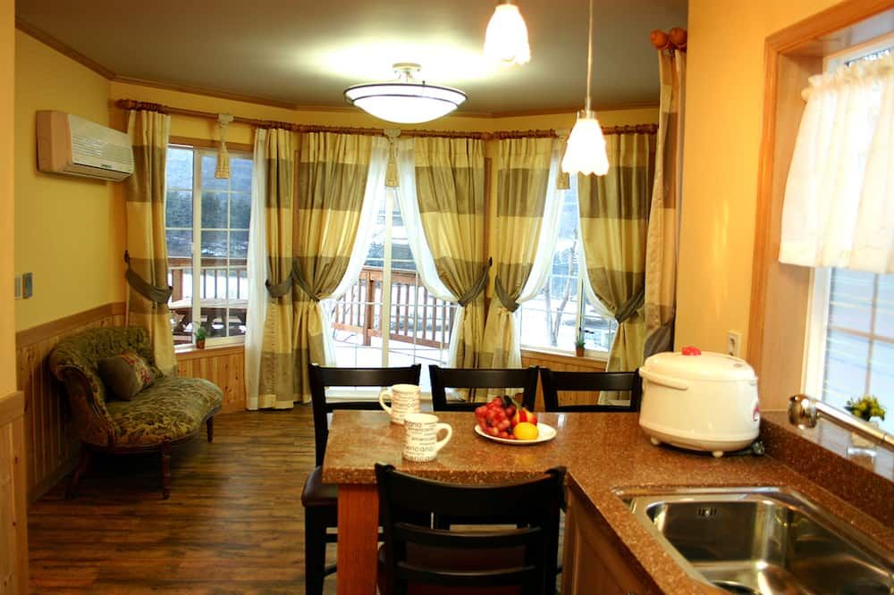 Dining room Photo