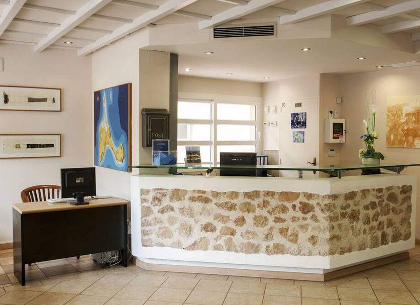 Front desk Photo