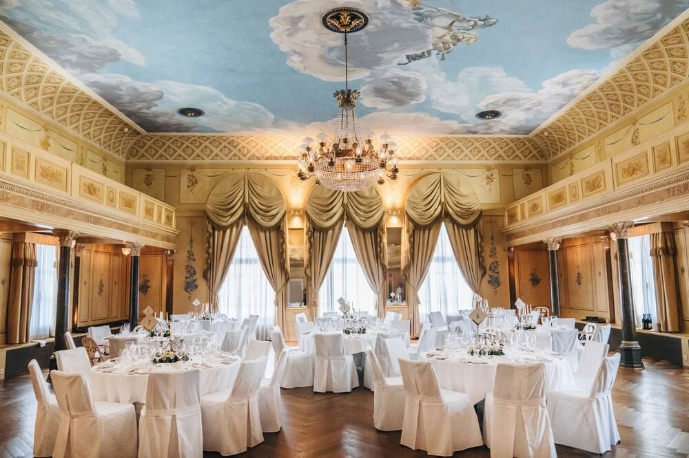 Banquet hall