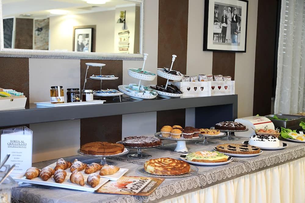Buffet Photo