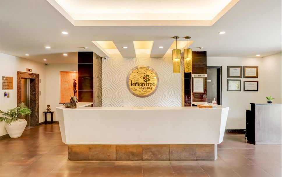 Front desk Photo
