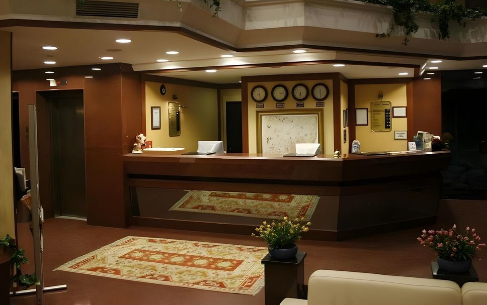 Front desk Photo