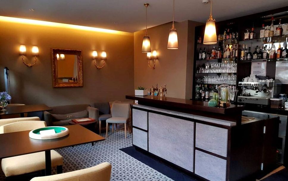 Bar Photo