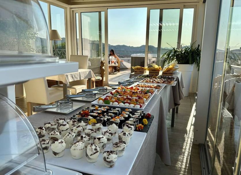 Buffet Photo