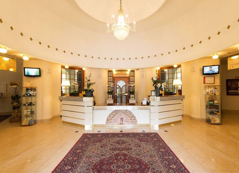 Front desk Photo