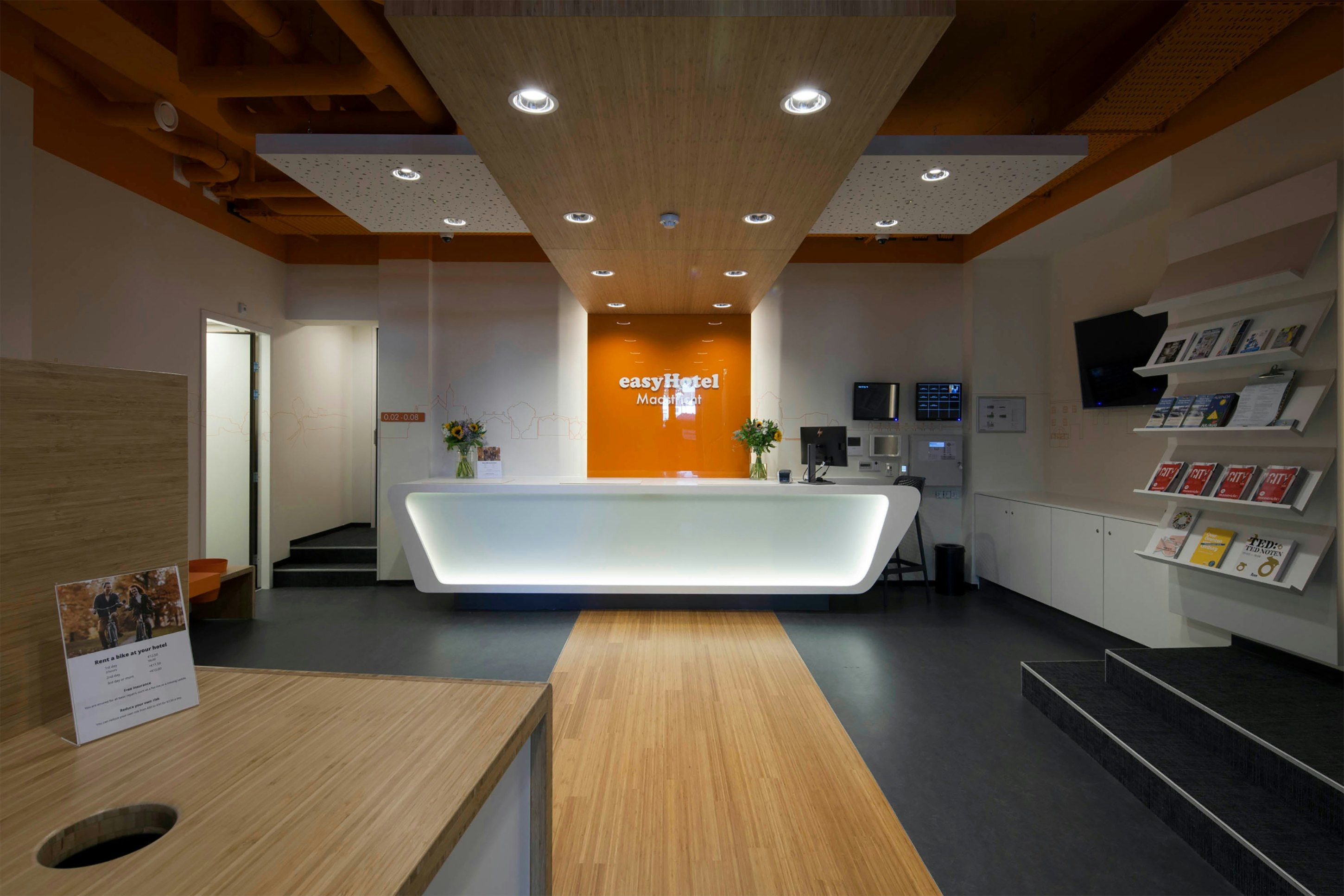 Front desk Photo