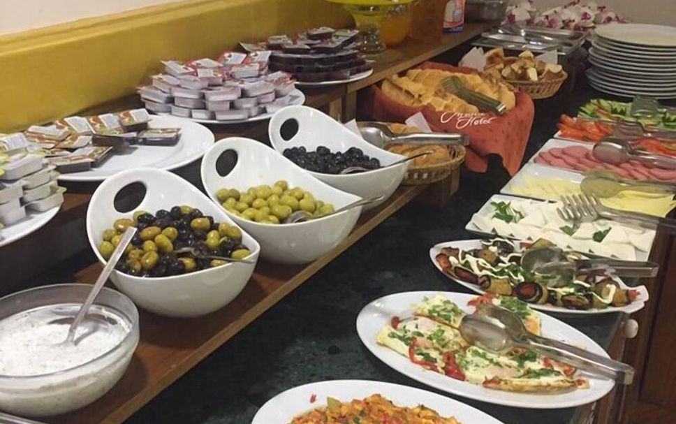Buffet Photo