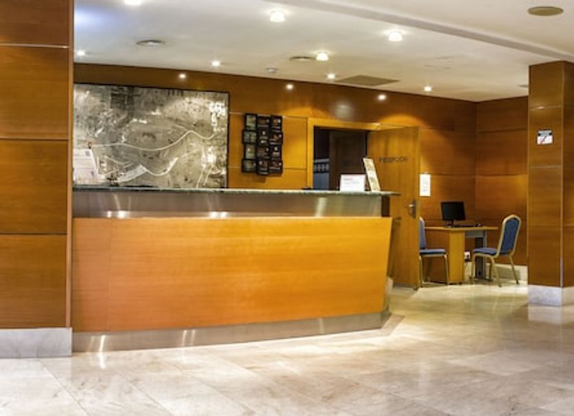 Front desk Photo