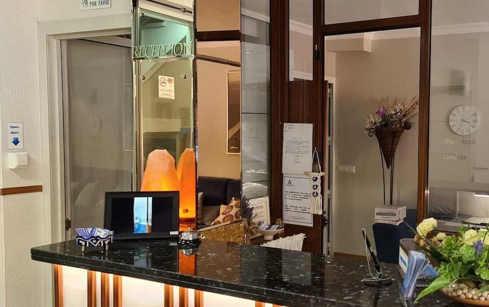 Front desk Photo