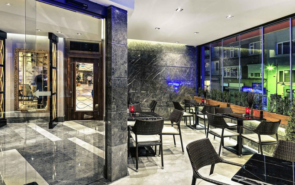 Restaurant Photo