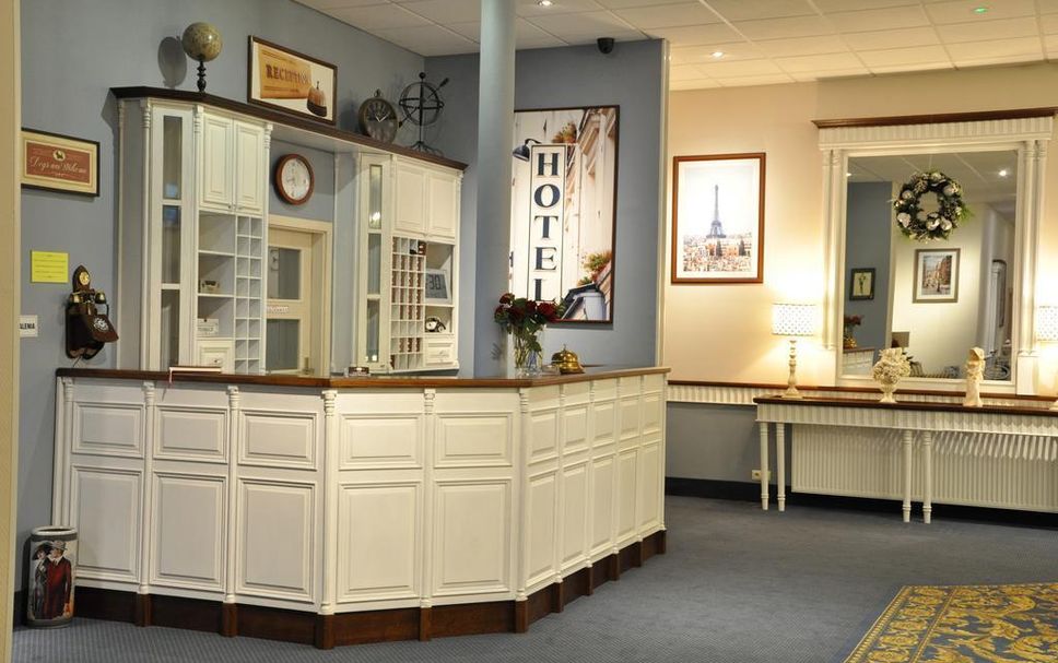 Front desk Photo
