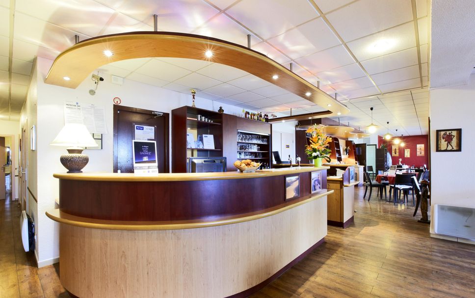 Front desk Photo