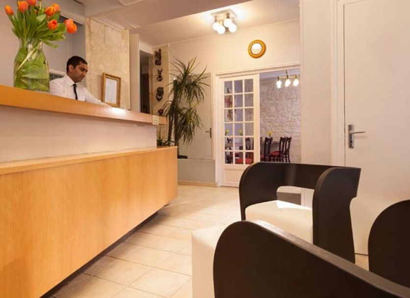 Front desk Photo