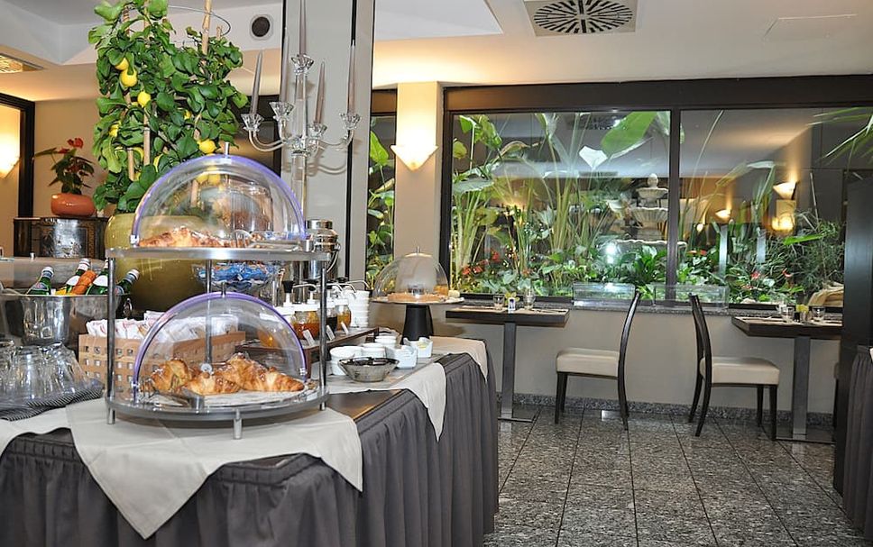 Buffet Photo