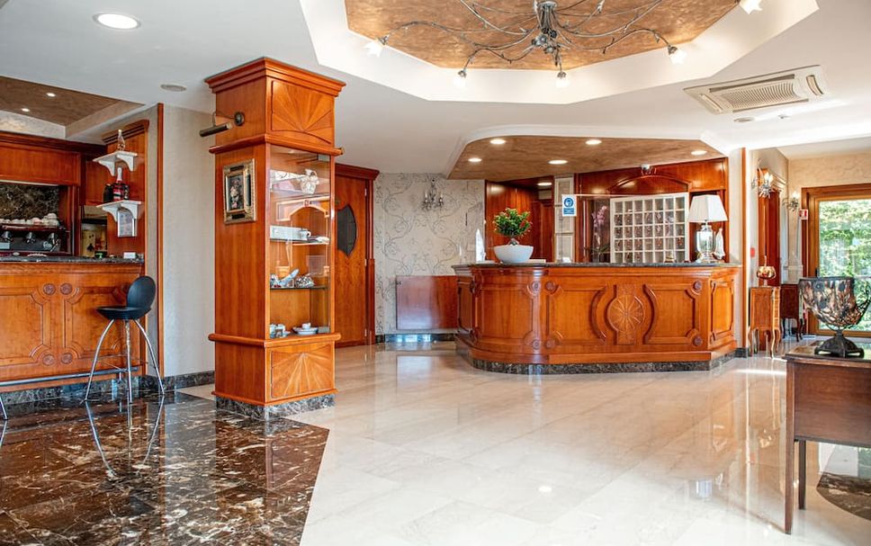 Front desk Photo