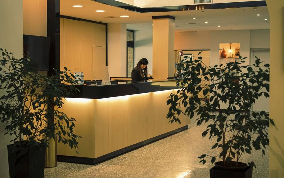 Front desk Photo