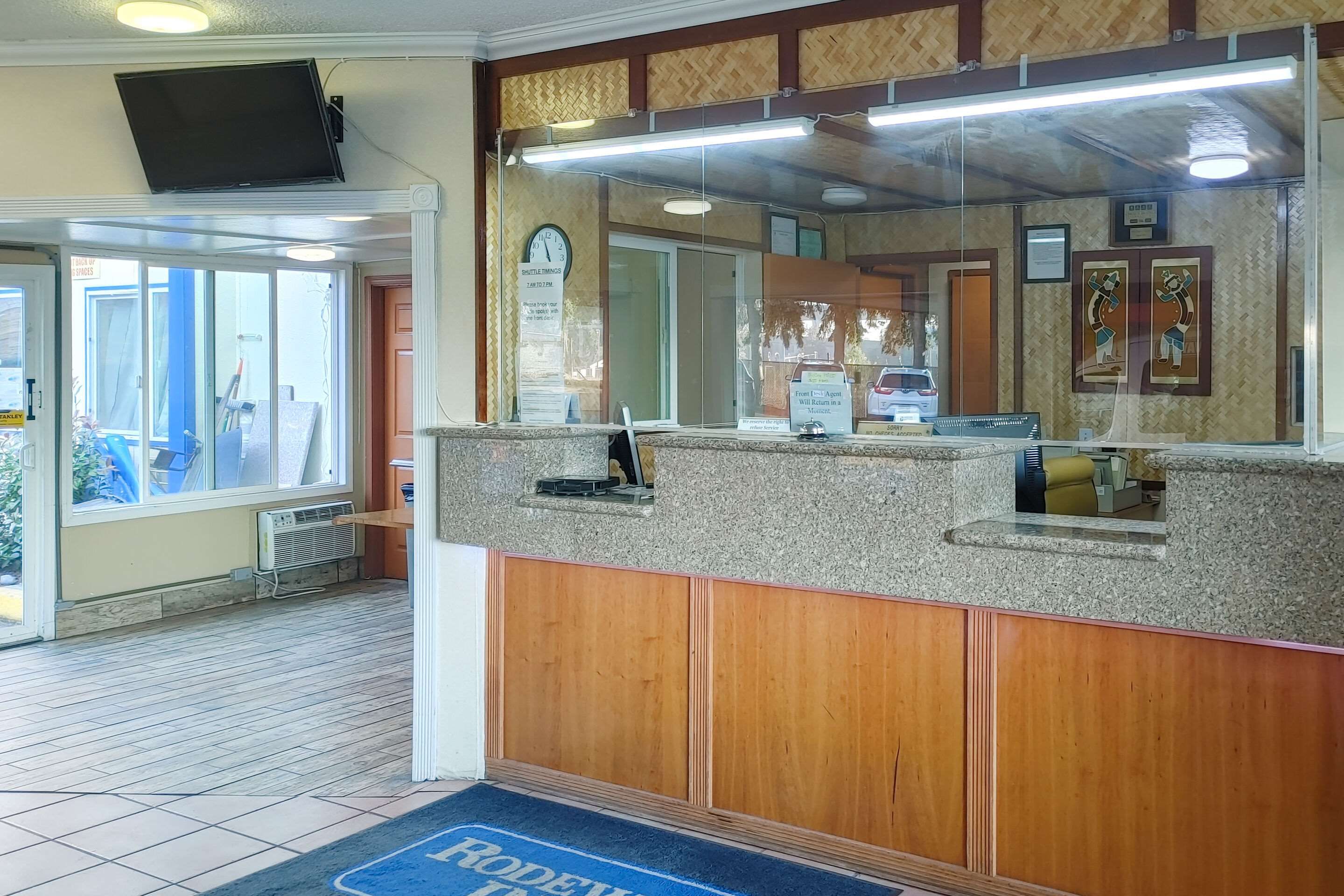 Front desk Photo