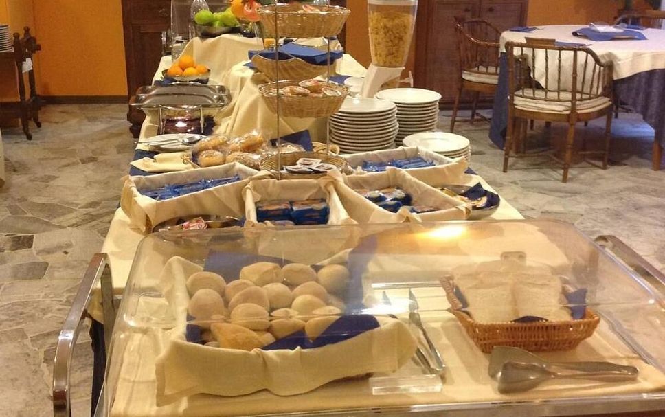 Buffet Photo