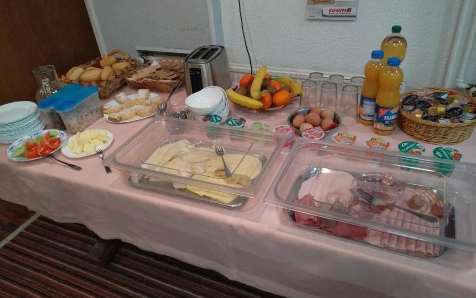 Buffet Photo