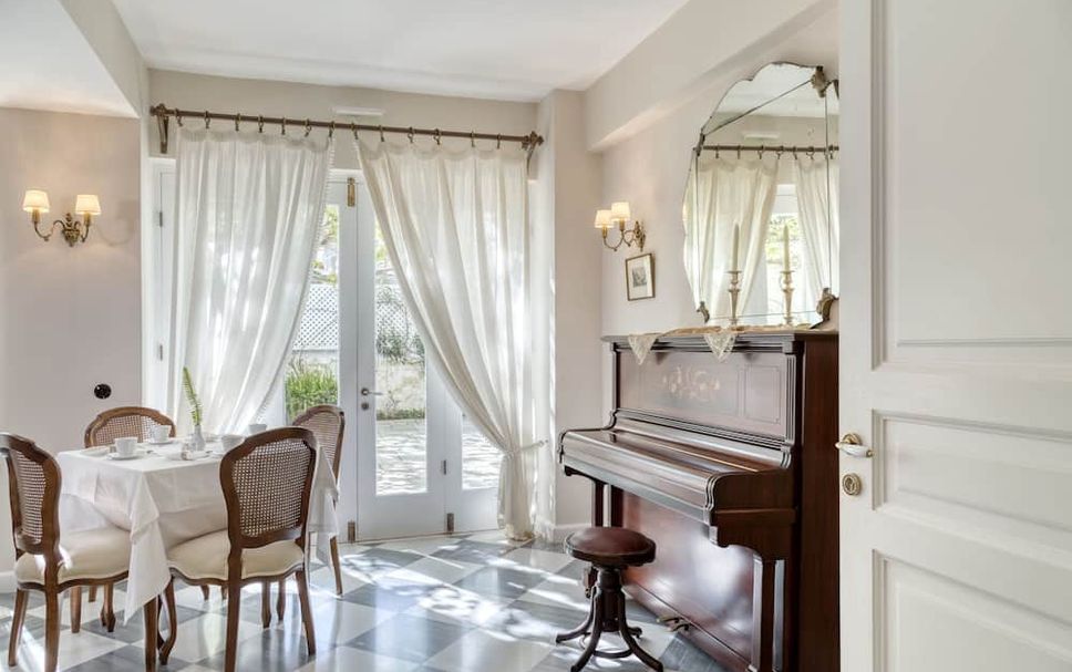 Dining room Photo