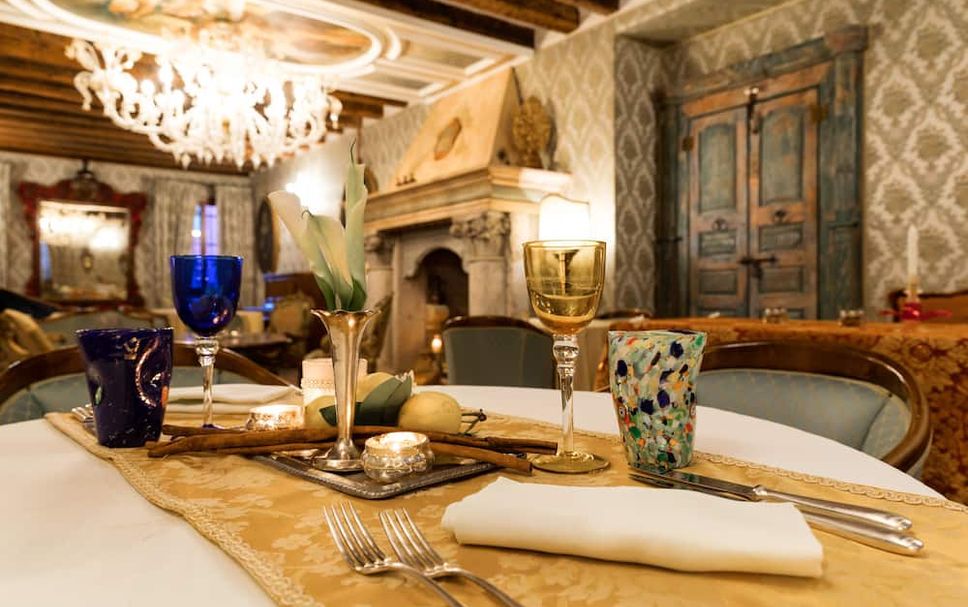 Dining room Photo