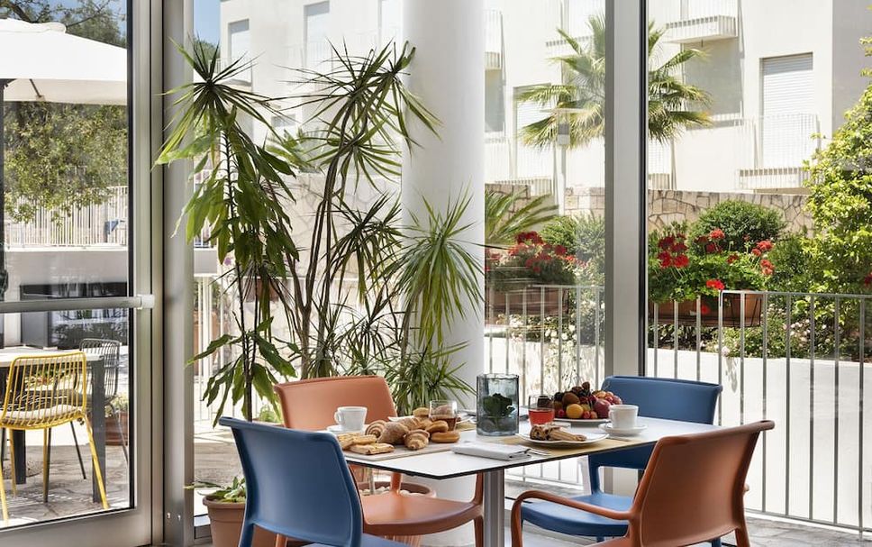 Dining room Photo
