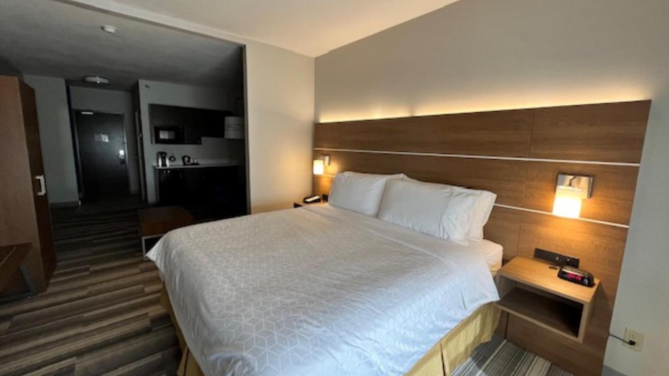Holiday Inn Express Hotel & Suites-Edmonton South, An IHG Hotel