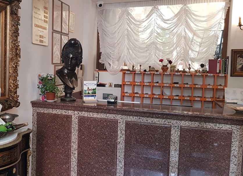 Front desk Photo